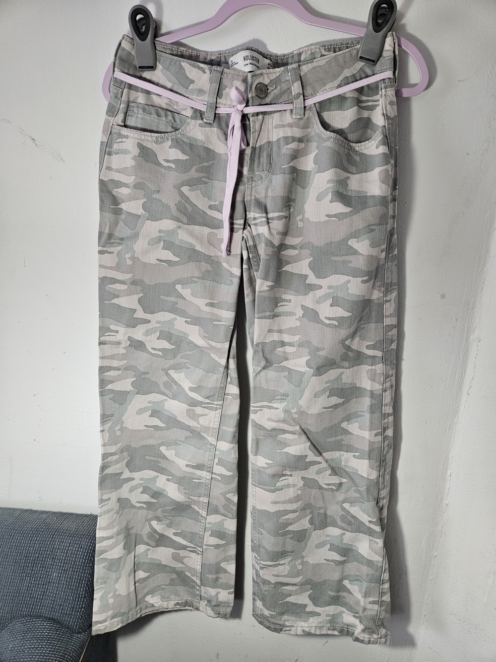 Hollister NWOT Women's Gray Camouflage Wide-Leg Jeans with Pink Drawstring